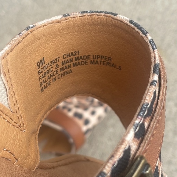 B.O.C. Sandal Mya Womens Animal Print Thong Flat New Sz 9M - Picture 2 of 9